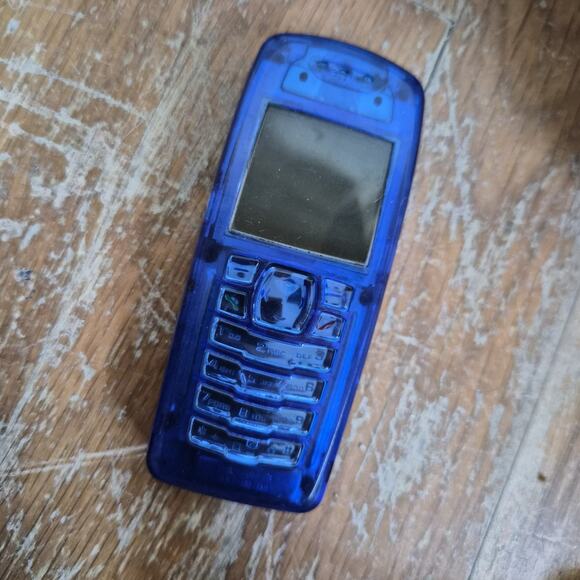 Nokia 3100 1.5" SMS Mobile Button Phone Vintage Y2K Clear Blue Shell - Picture 2 of 3
